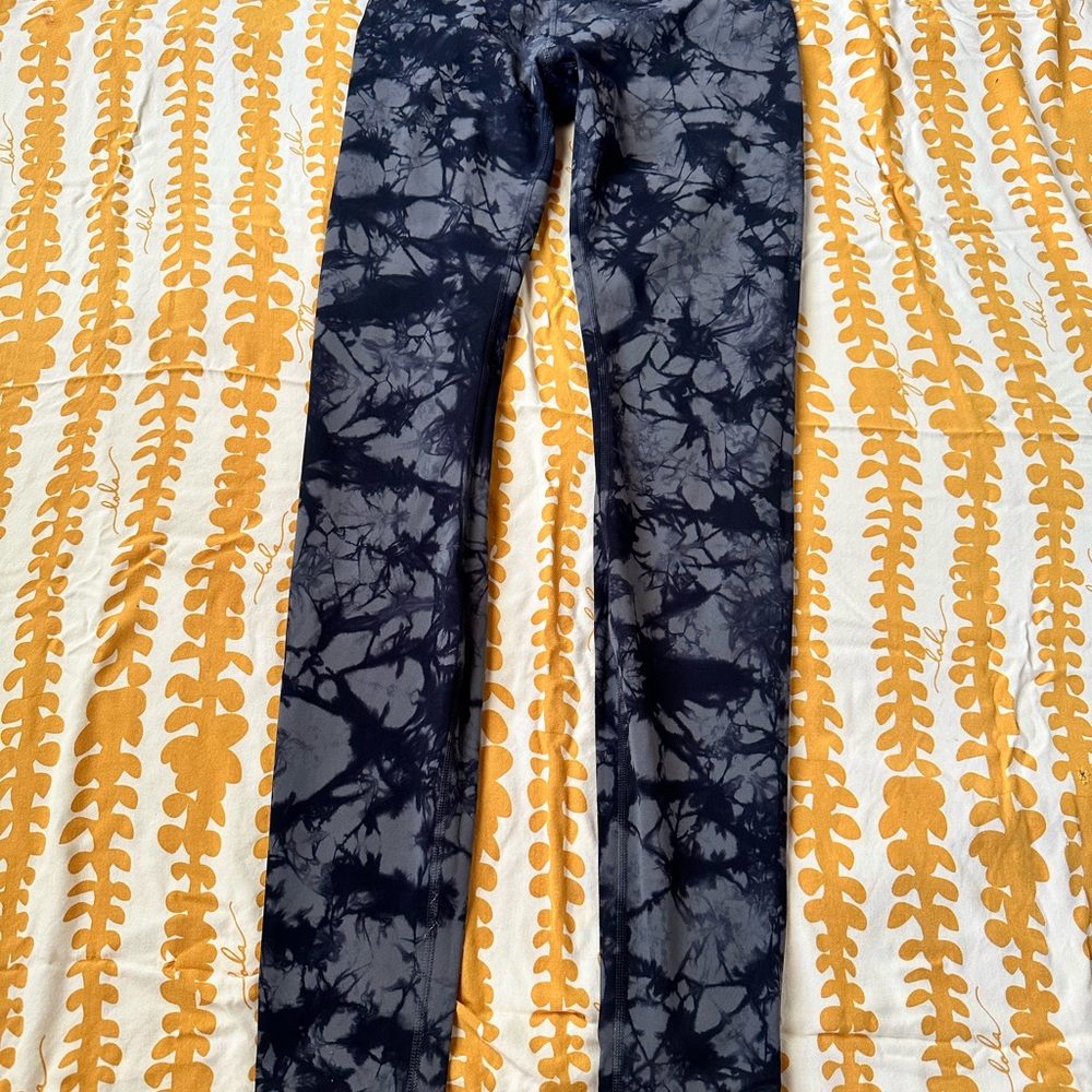Lululemon Athletica Black and Gray Tie-Dye Leggings